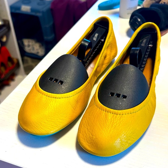 Tieks mustard yellow flats size 8 - Picture 1 of 4